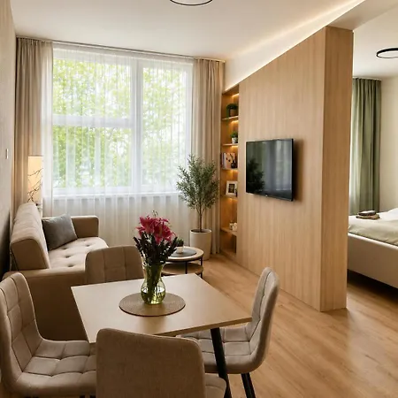 Apartment La *
